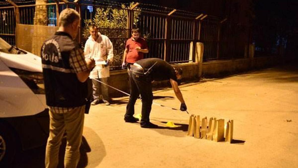 Adana’da polis merkezine ses bombası atıldı