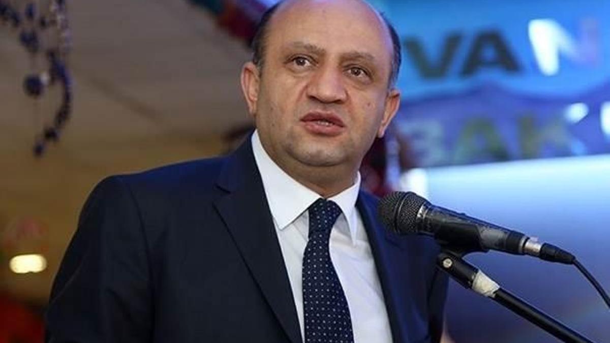 Bakan Işık NATO'da FETÖ'yü anlatan kitaplar dağıttı