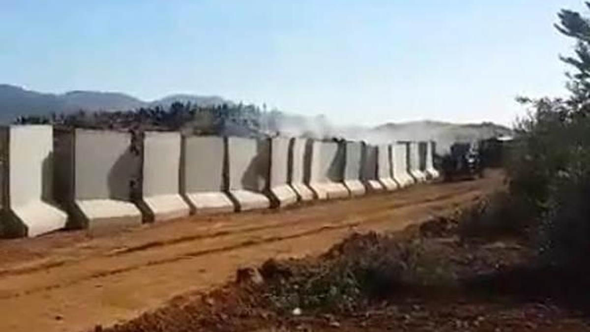 Hatay'ın Afrin sınırında beton bariyer gerginliği