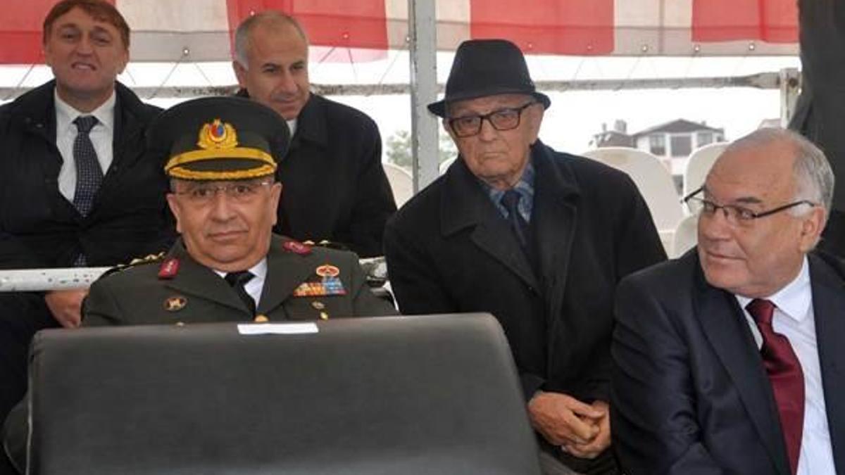MHP'li vekil tören alanını terk etti