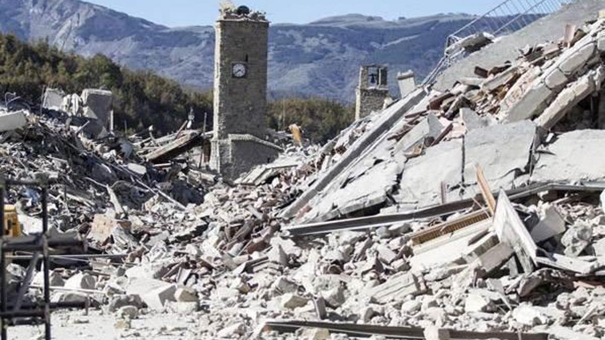 İtalya'da  büyük deprem! Dünya şokta...