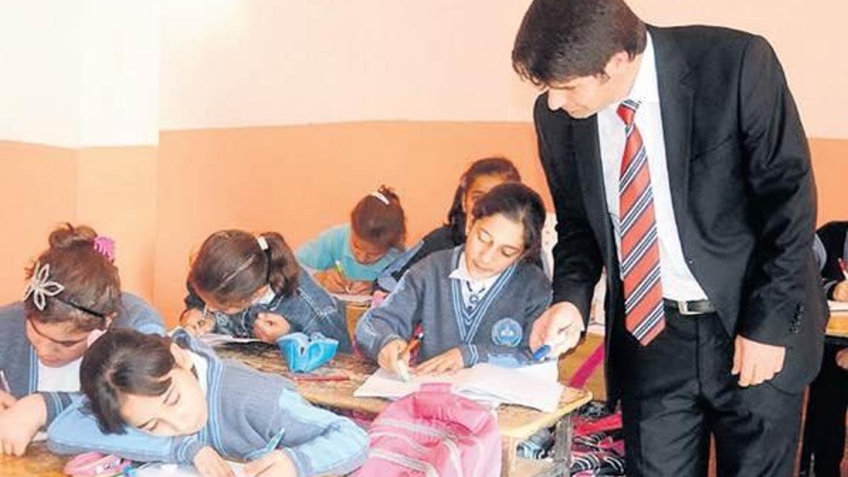 Formasyonu olan memura öğretmenlik yolu açıldı!