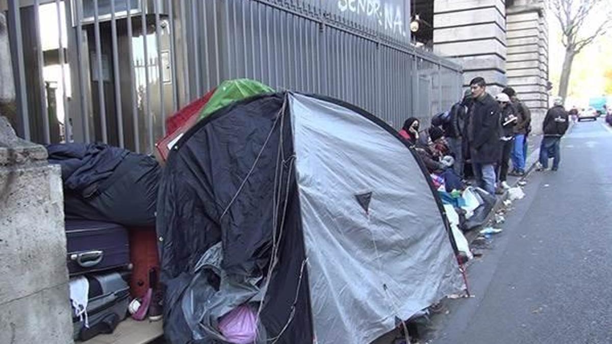 Paris'te polis, sığınmacı çadırlarını kaldırdı