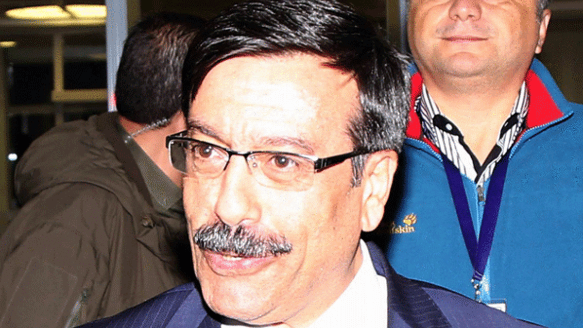 Diyarbakır Büyükşehir Belediyesi'ne atanan kayyum görevine başladı