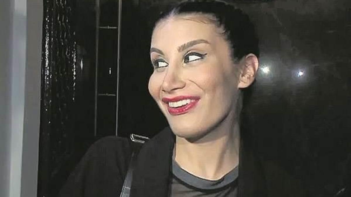 İrem Derici 3 kez burnunu yaptırmış