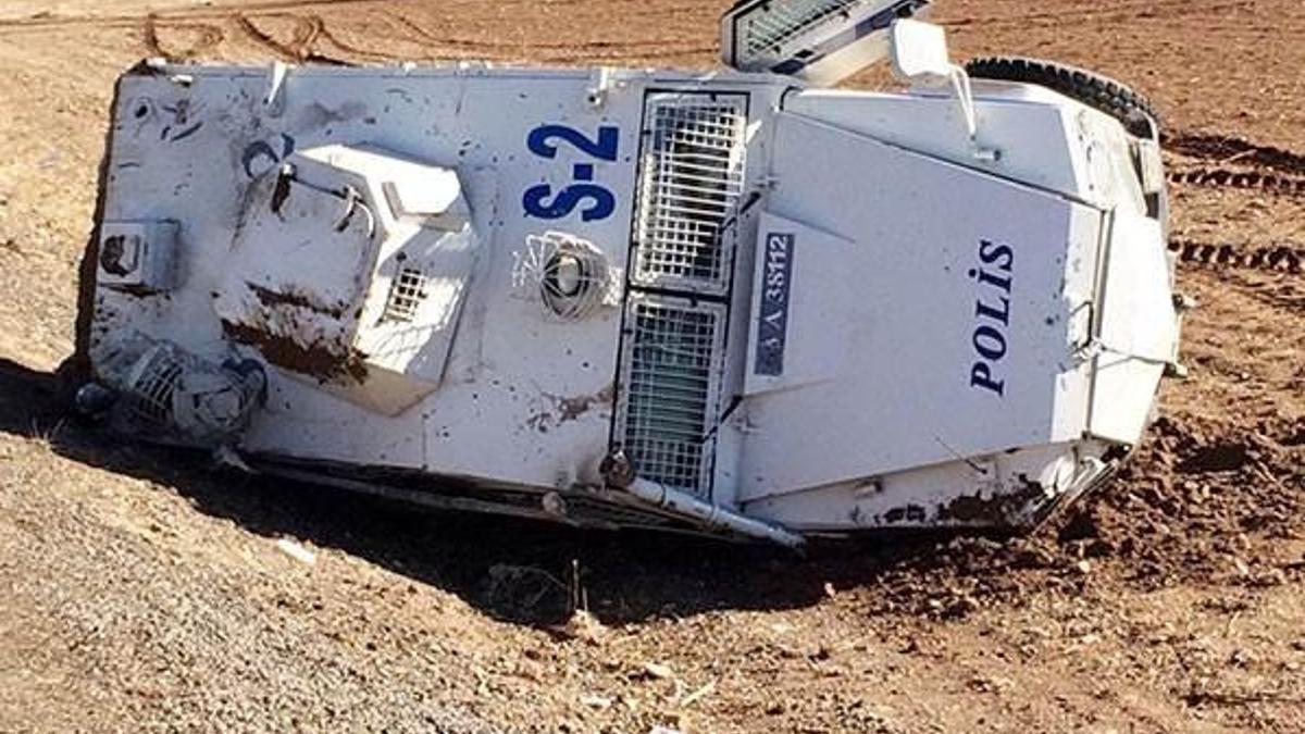 Şanlıurfa'da zırhlı polis aracı devrildi: 2 yaralı