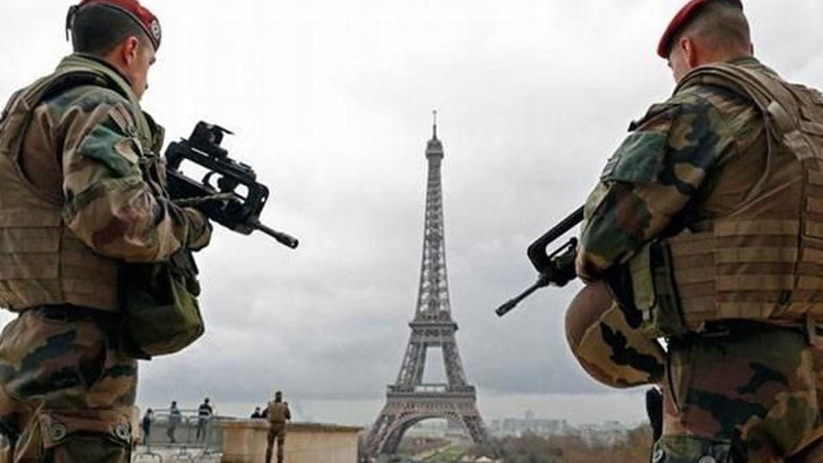 Turist Paris'e de gitmedi
