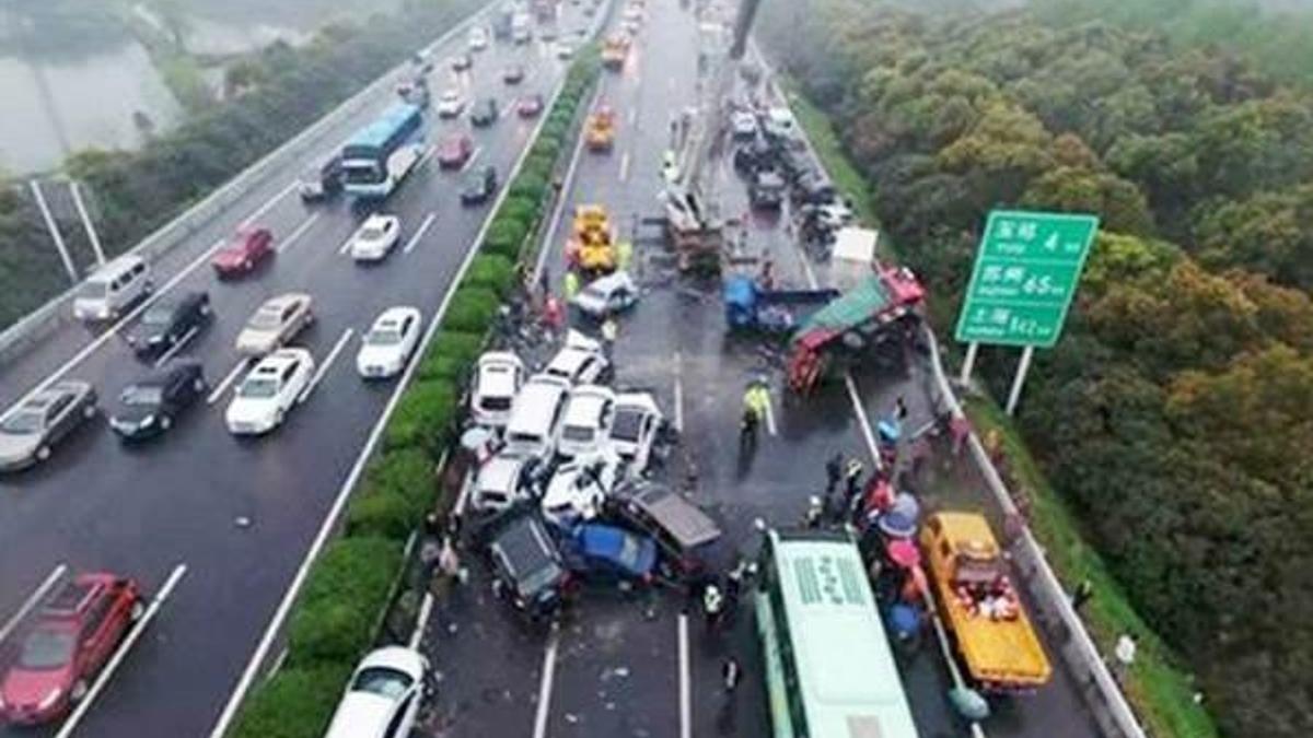 Katliam gibi trafik kazası: 9 ölü, 43 yaralı