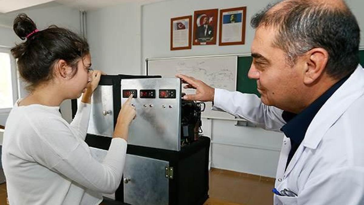 Babası için geliştirdiği cihazla dünya birincisi oldu!