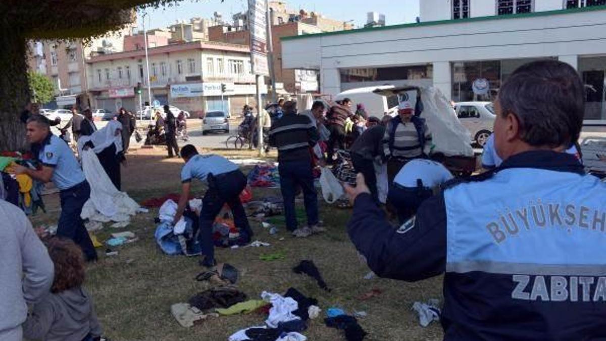 Zabıtanın müdahale ettiği işportacıların malları yağmalandı