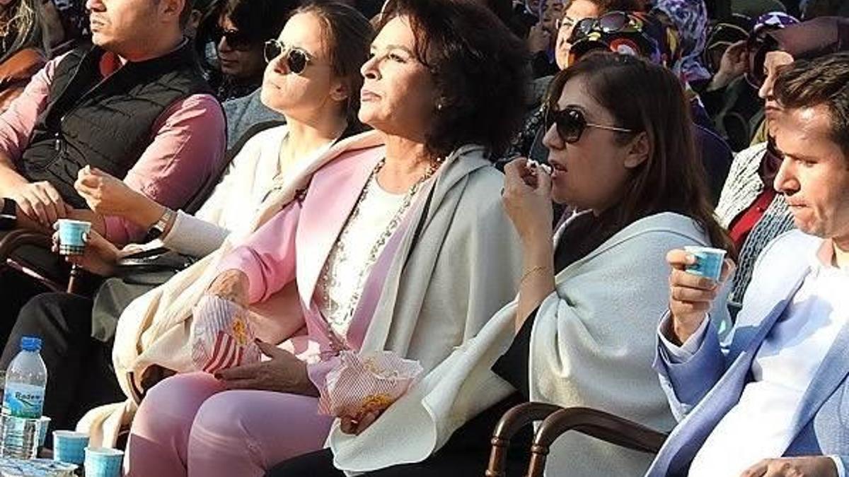 Hülya Koçyiğit, Çorum'da Hitit defilesini izledi