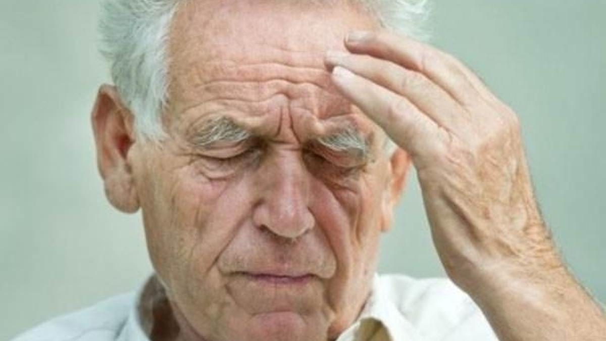 Alzheimer hastalığı nedir? Belirtileri nelerdir?