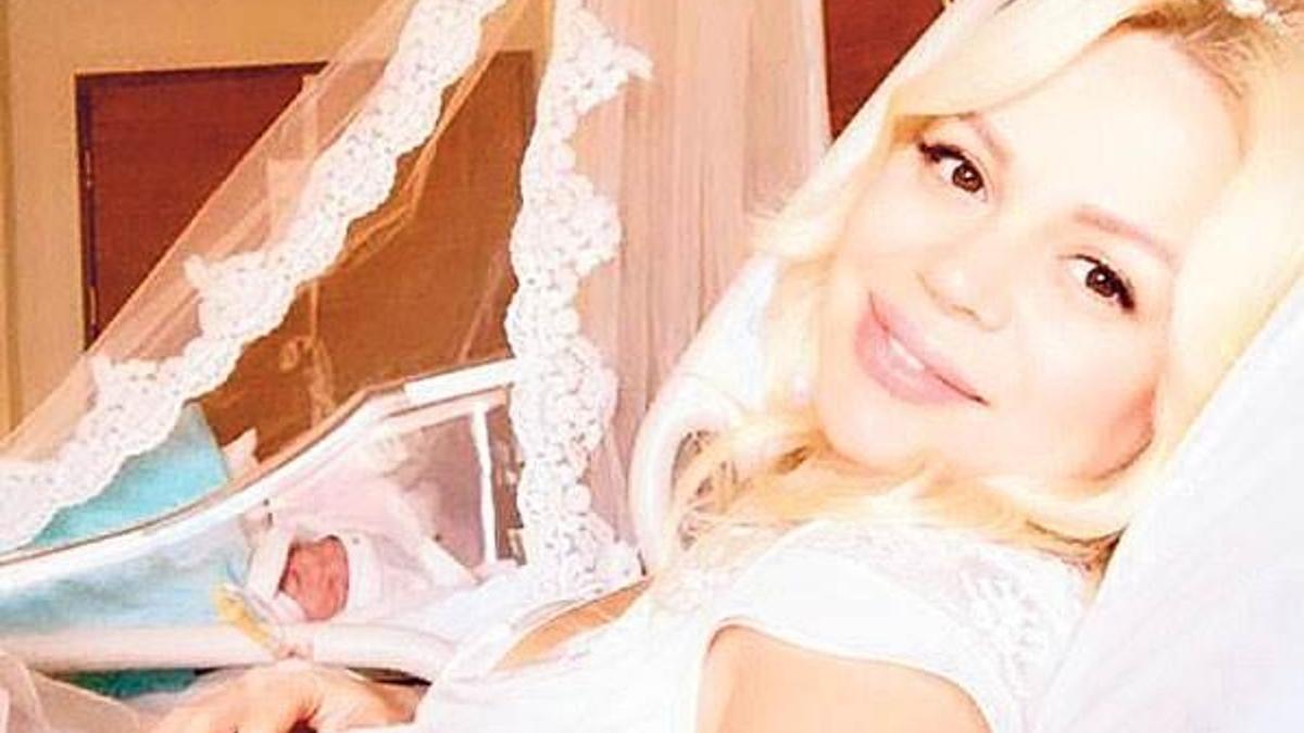 İkinci kez anne oldu