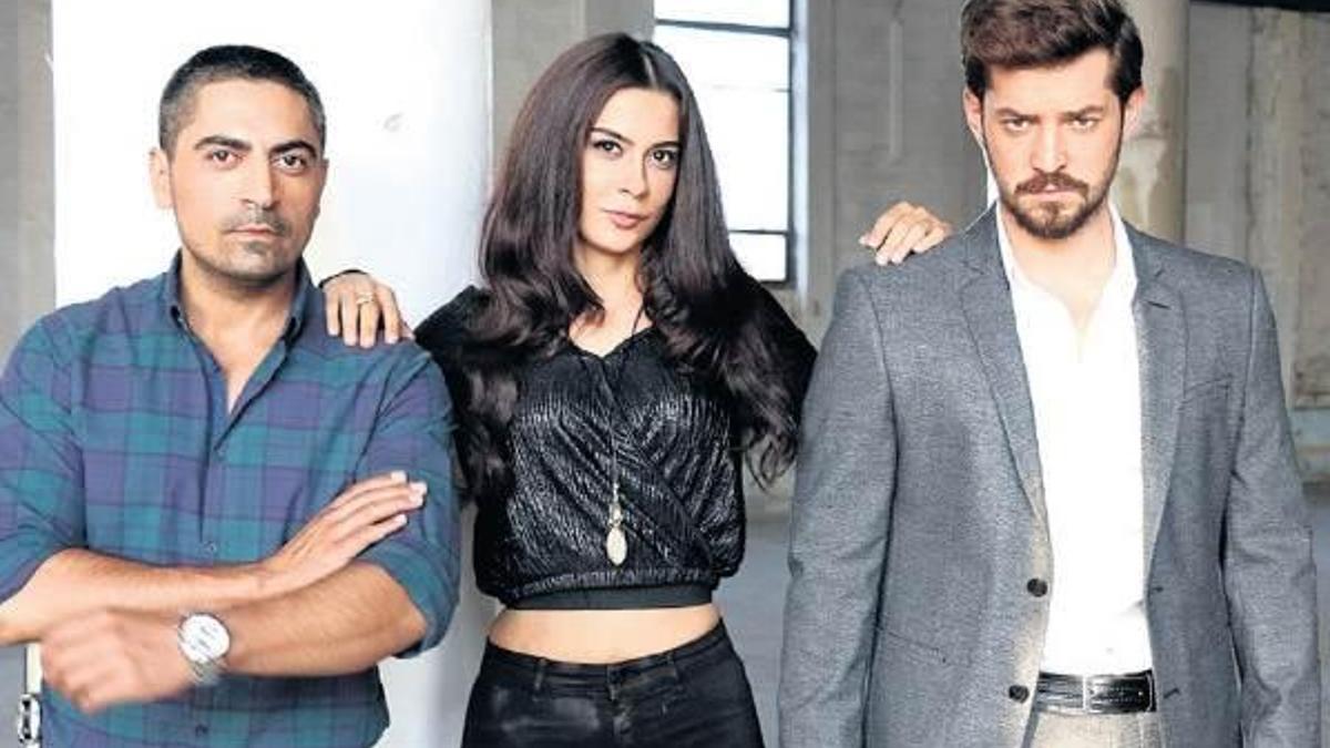 İki böcek bir çiçek