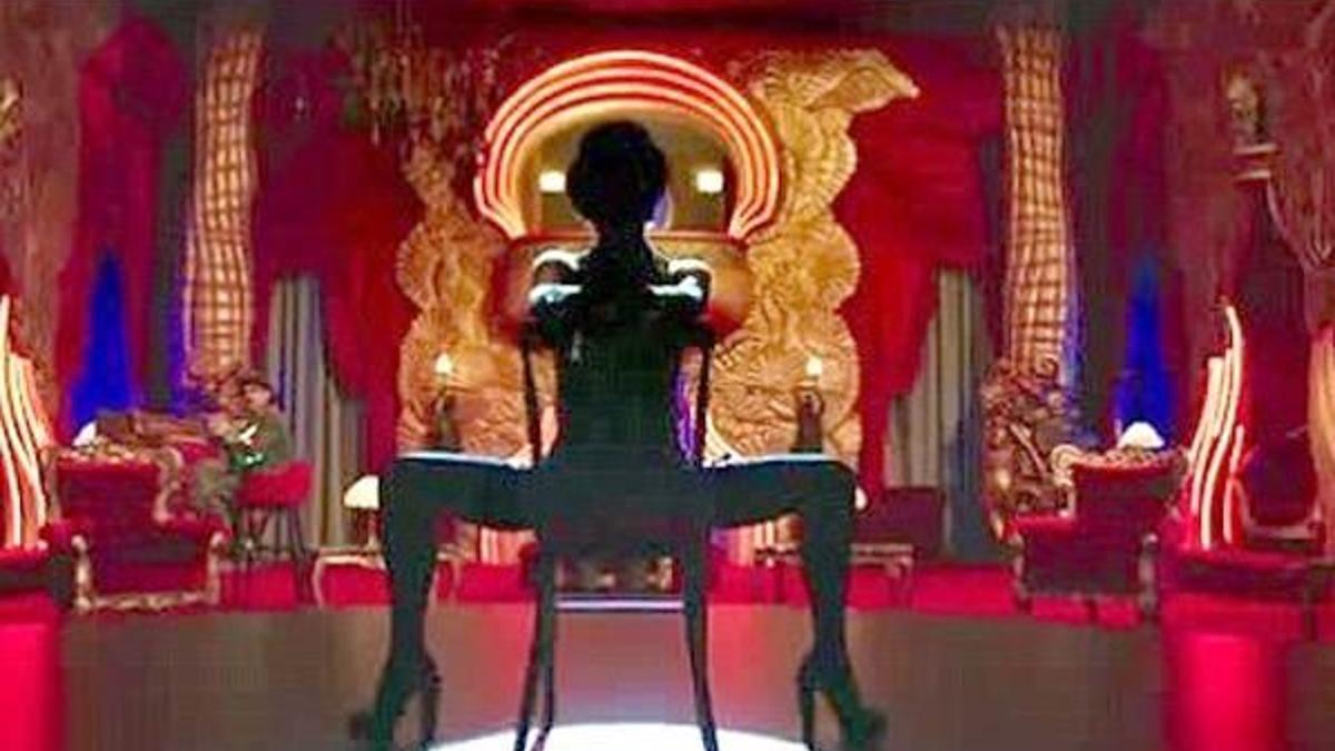 Ünlü şarkıcıdan film için seksi dans!