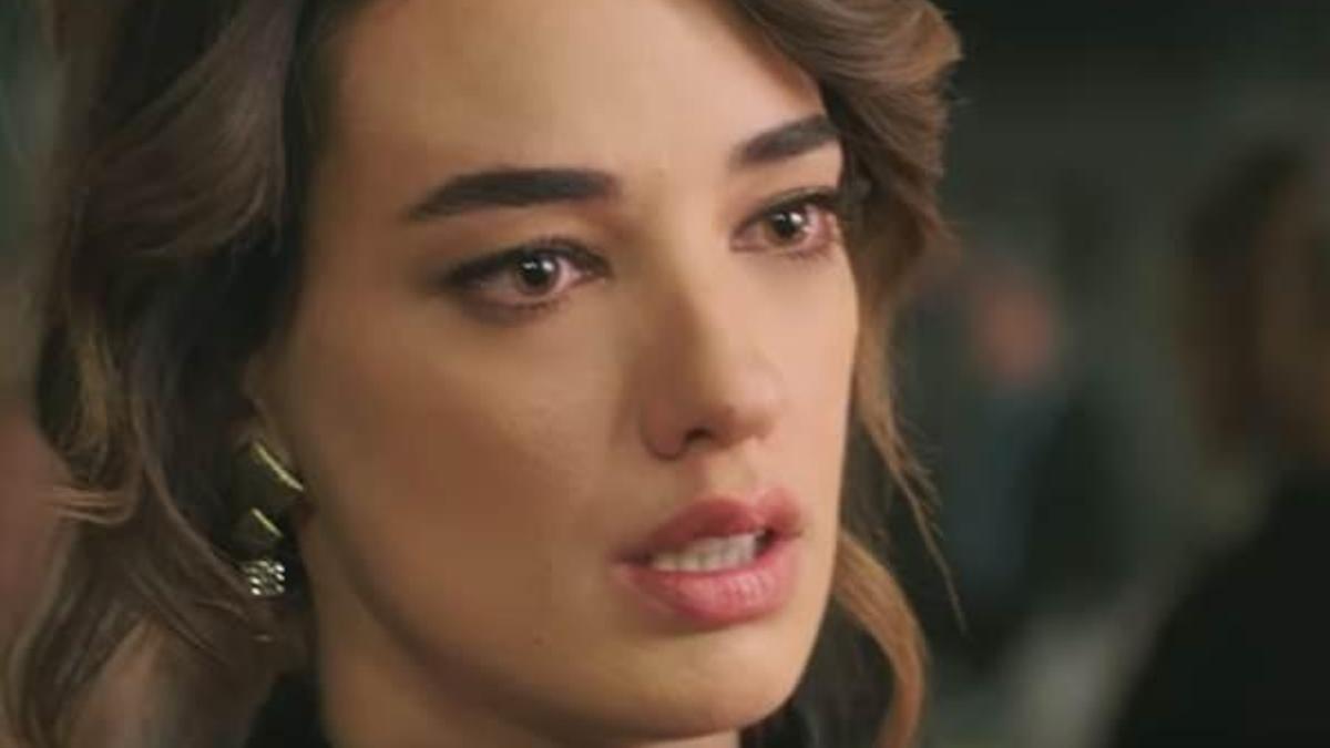 Bana Sevmeyi Anlat 11. bölüm fragmanında Leyla Haşmet ile zorla evlendiriliyor!