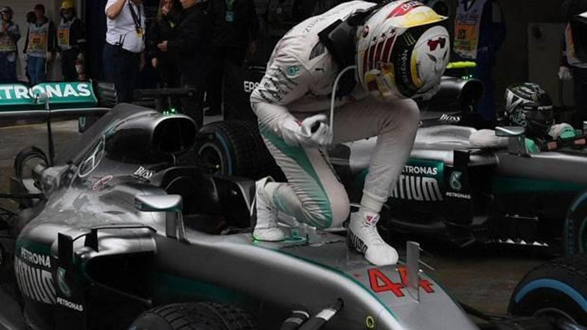 Formula 1'de şampiyonluk son yarışa kaldı