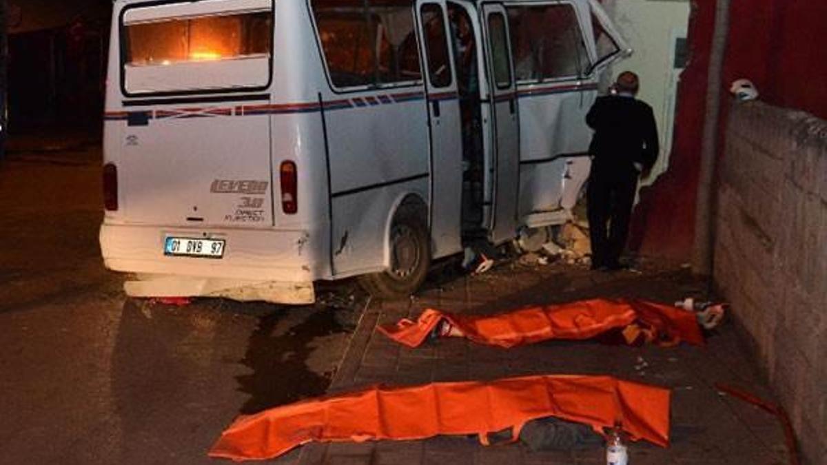 Adana'da korkunç kaza! 3 ölü