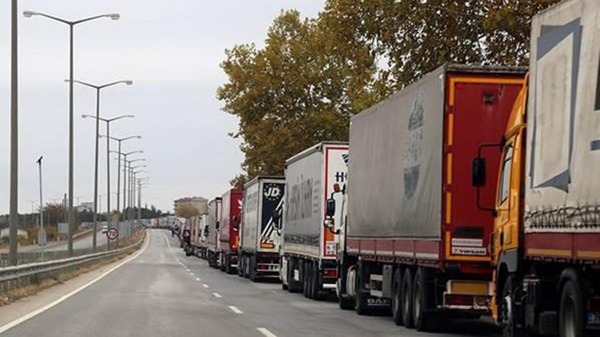Kapıkule'de 5 kilometrelik tır kuyruğu