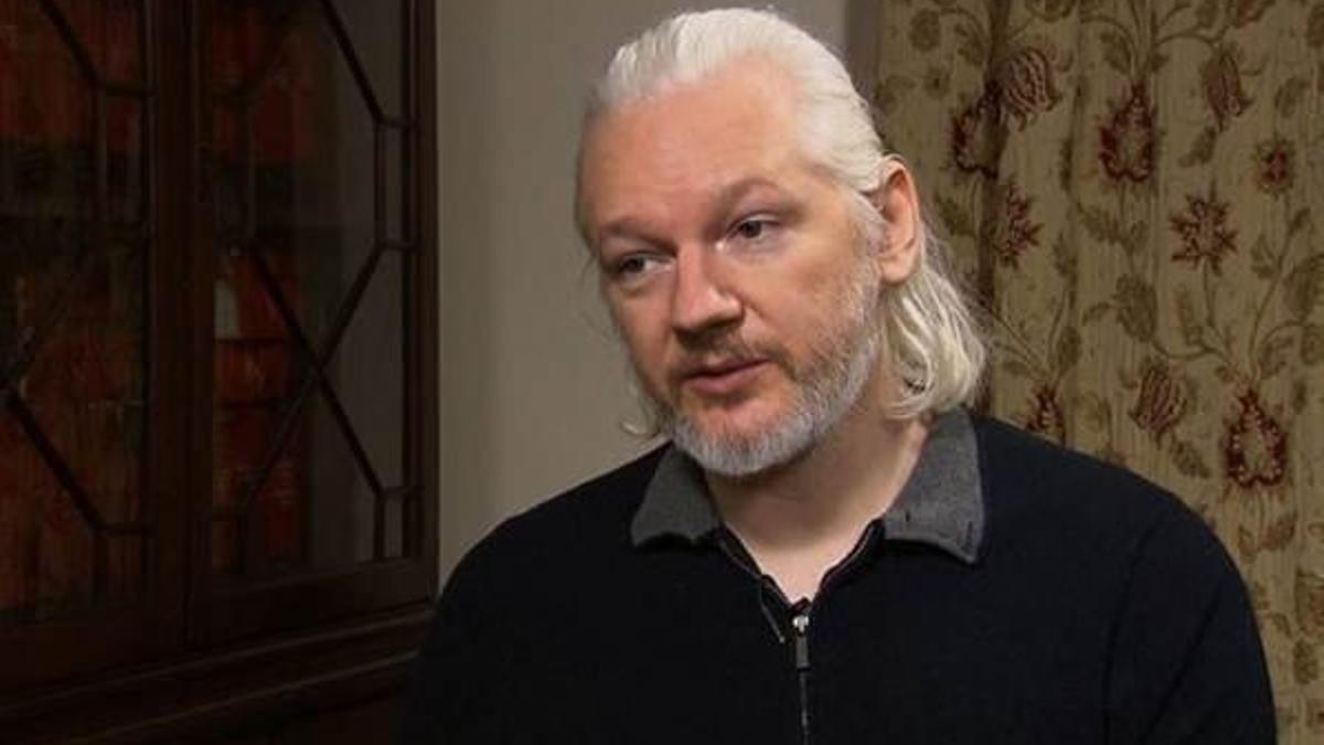 Julian Assange tecavüz iddialarıyla ilgili sorgulandı