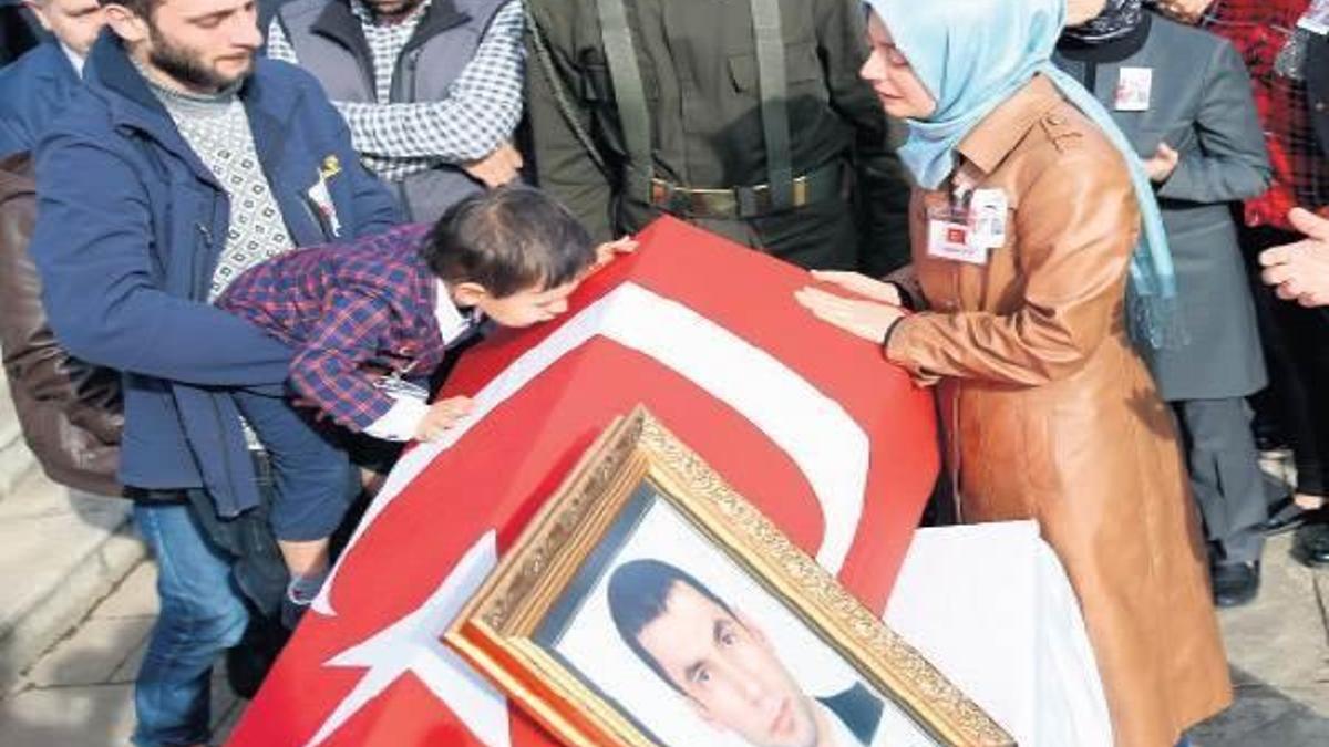 Kaymakamlık görevlisinin kardeşi canlı bombaymış!