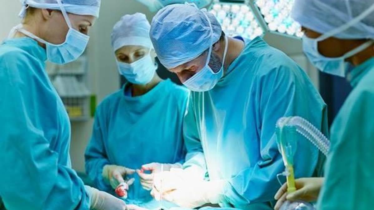 Cinsel organına yüzük taktı!