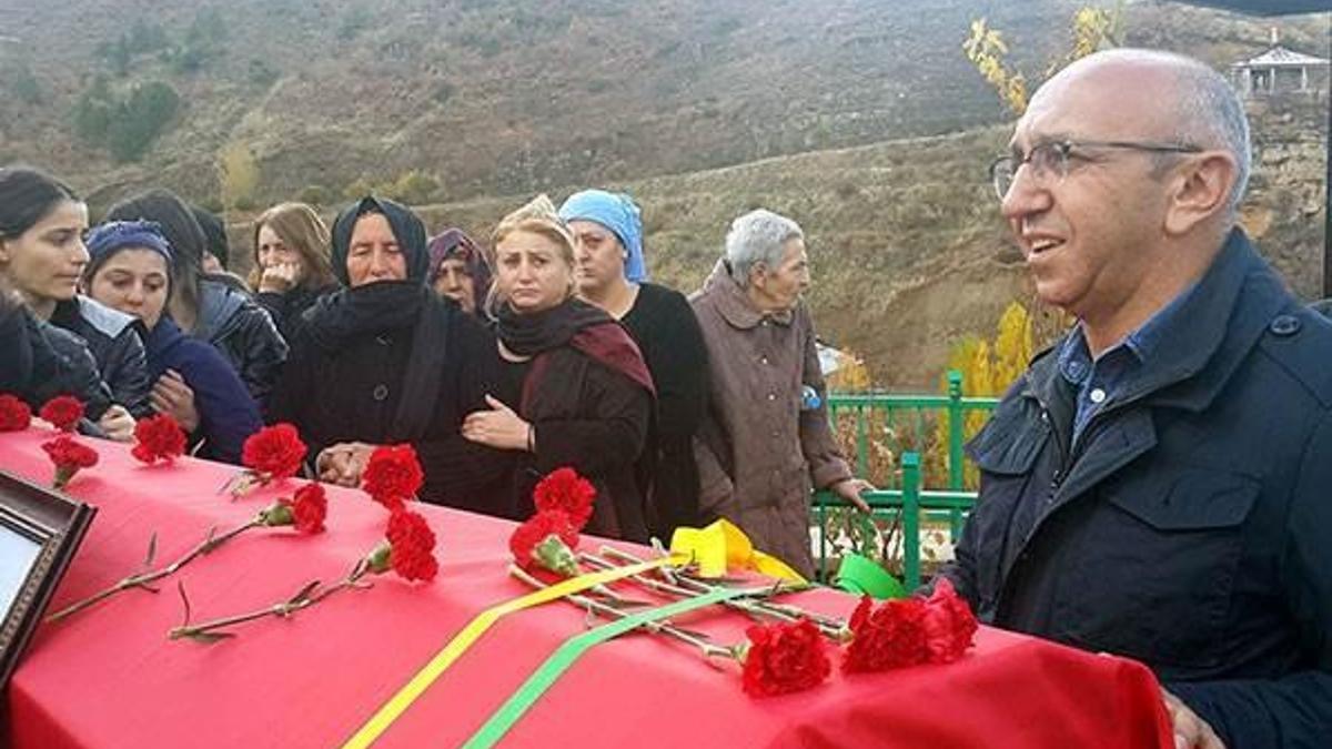 Tunceli vekili terörist cenazesine katıldı