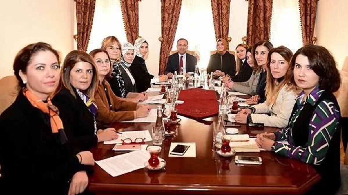Adalet Bakanı Bozdağ kadın dernekleri temsilcilerini dinledi