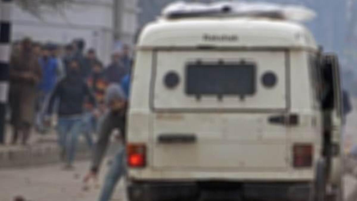 Kaşmir'de otobüs tarandı! 9 ölü