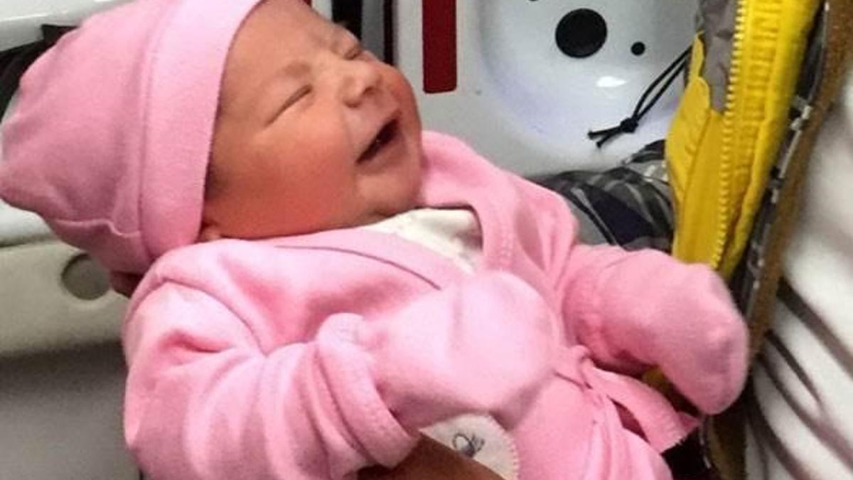 Yeni doğan kız bebeği sokağa attılar