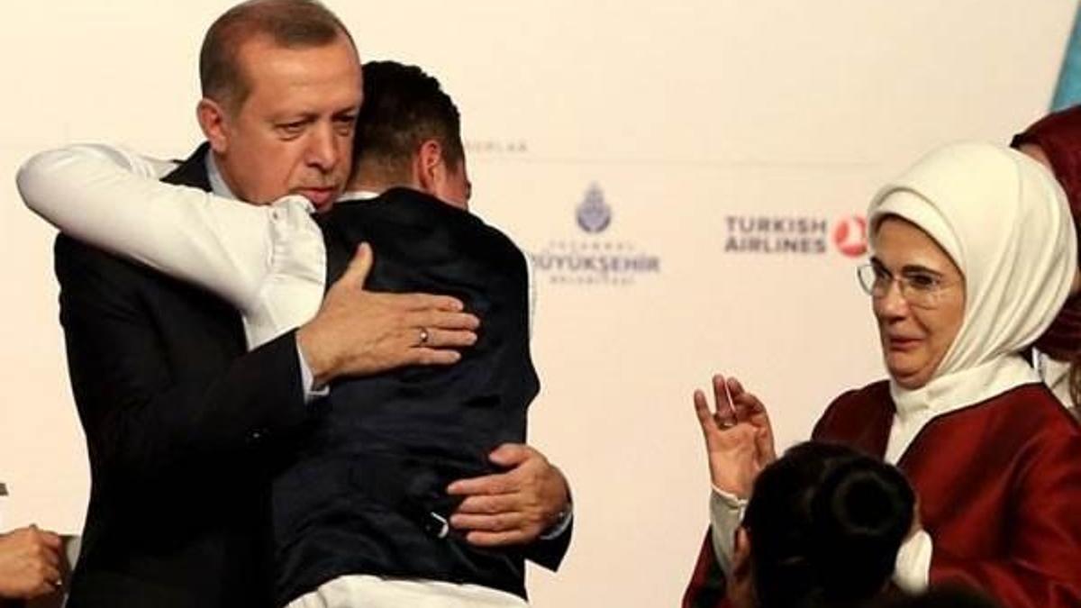 Erdoğan'ı görünce dayanamadı sarıldı