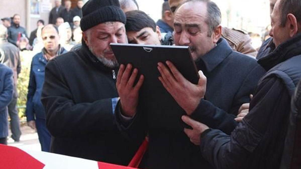 El Bab şehidinin babası haykırdı: Dünya duysun…