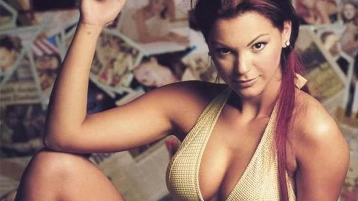 Seksi şarkıcı Türkiye'den ayrılıyor!
