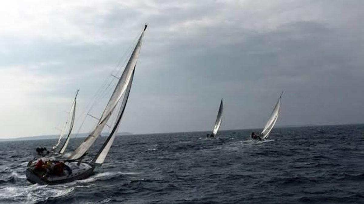 Çeşme’de yelkenler lösemili çocuklar için açıldı