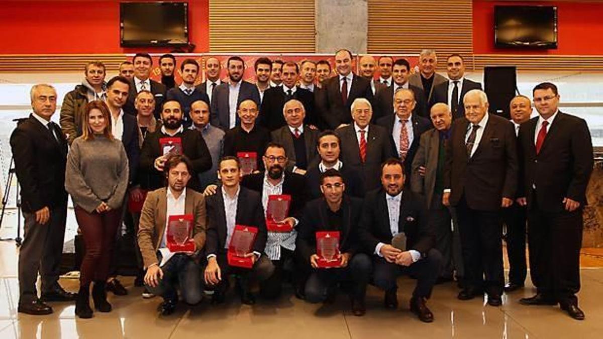 "Sarı Kırmızı Kareler" ödüllerini aldı!