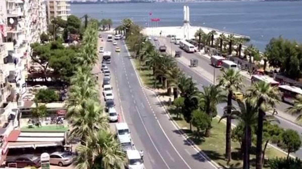 Dolandırdıkları yaşlı kadını elinden tutup bankaya götürmüşler