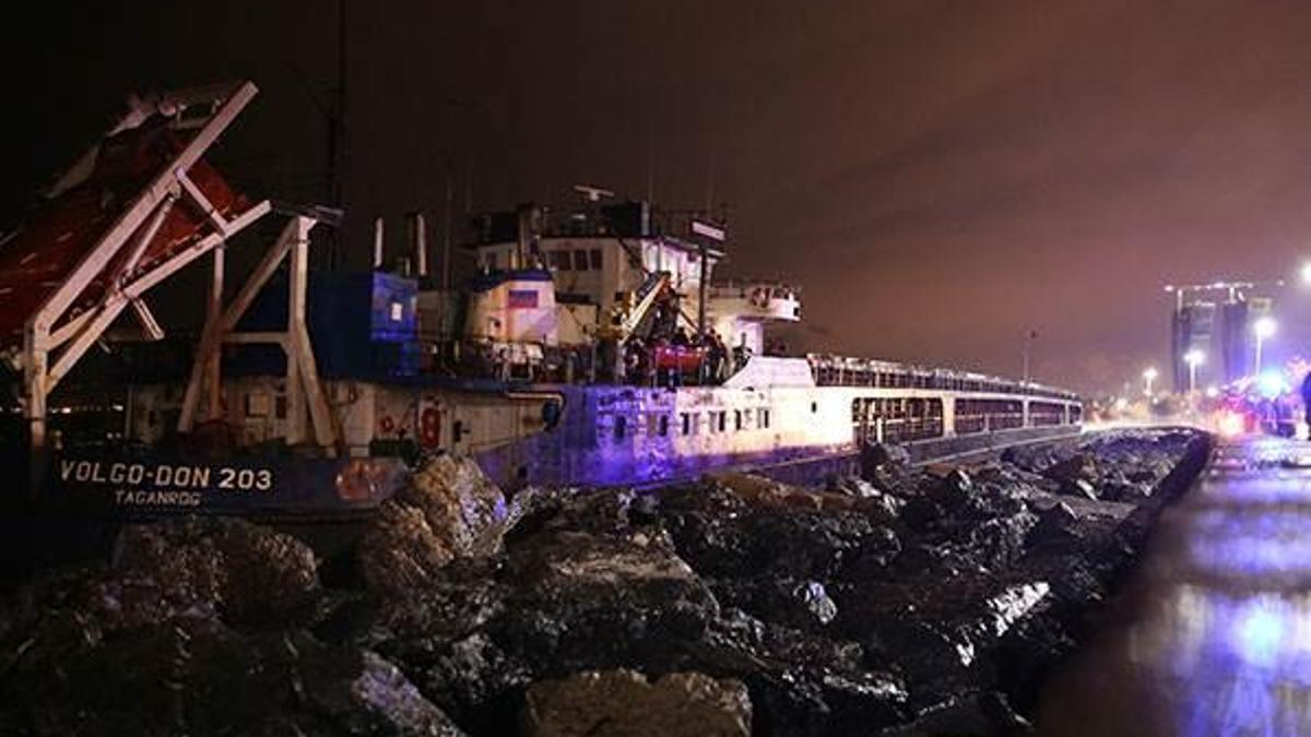 İstanbul'da Rus gemisi karaya oturdu!