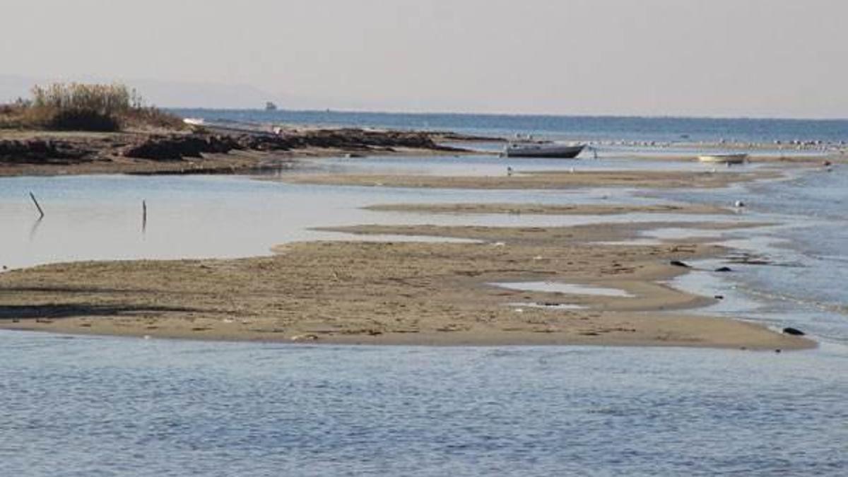 Çanakkale'de deniz 20 metre çekildi