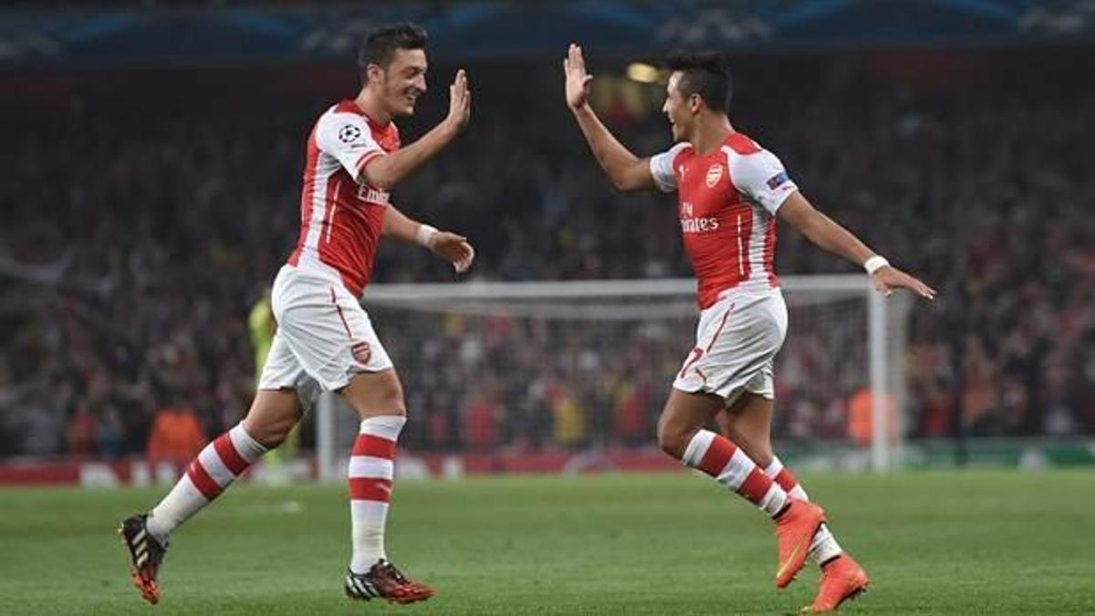Arsenal, Mesut Özil ve Sanchez'le parlıyor