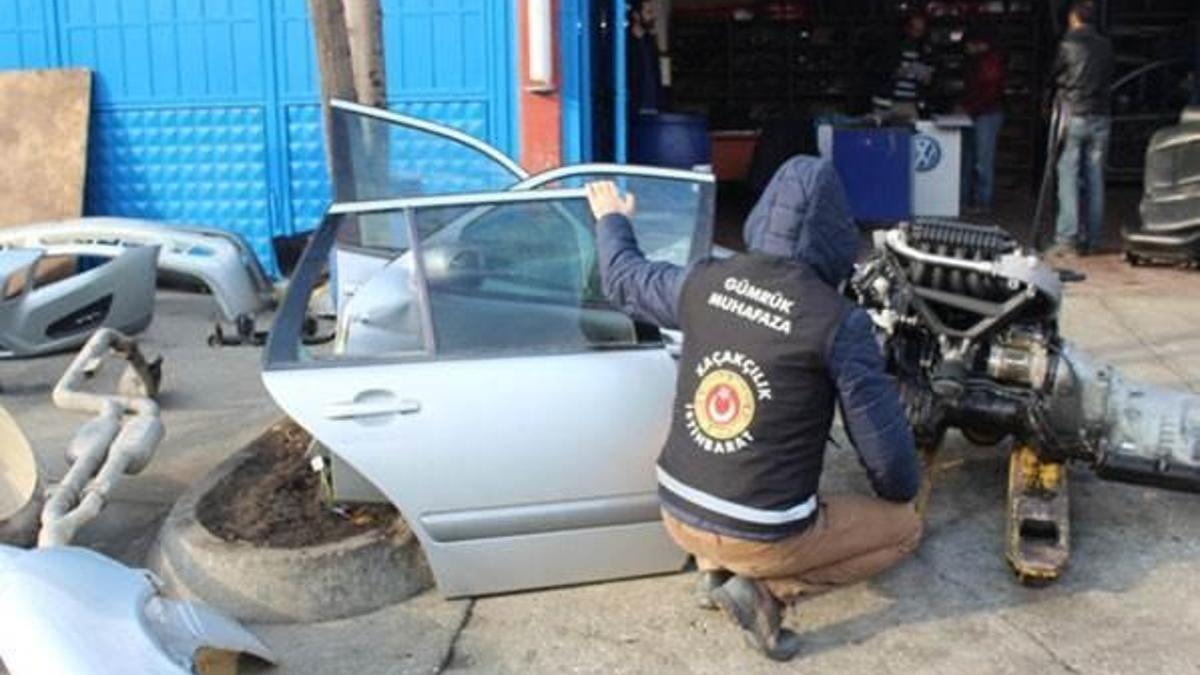 Lüks otomobilleri parçalayıp satan çeteye baskın