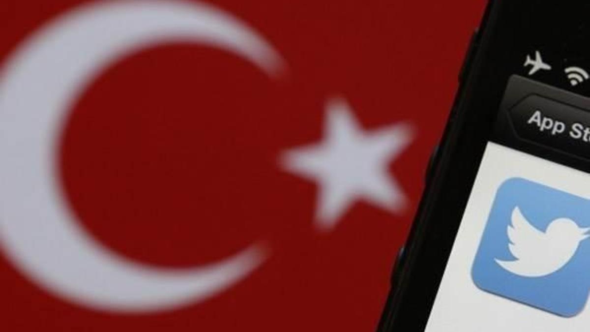 Türkiye Twitter gündeminde #BuMilletDizÇökmeyecek