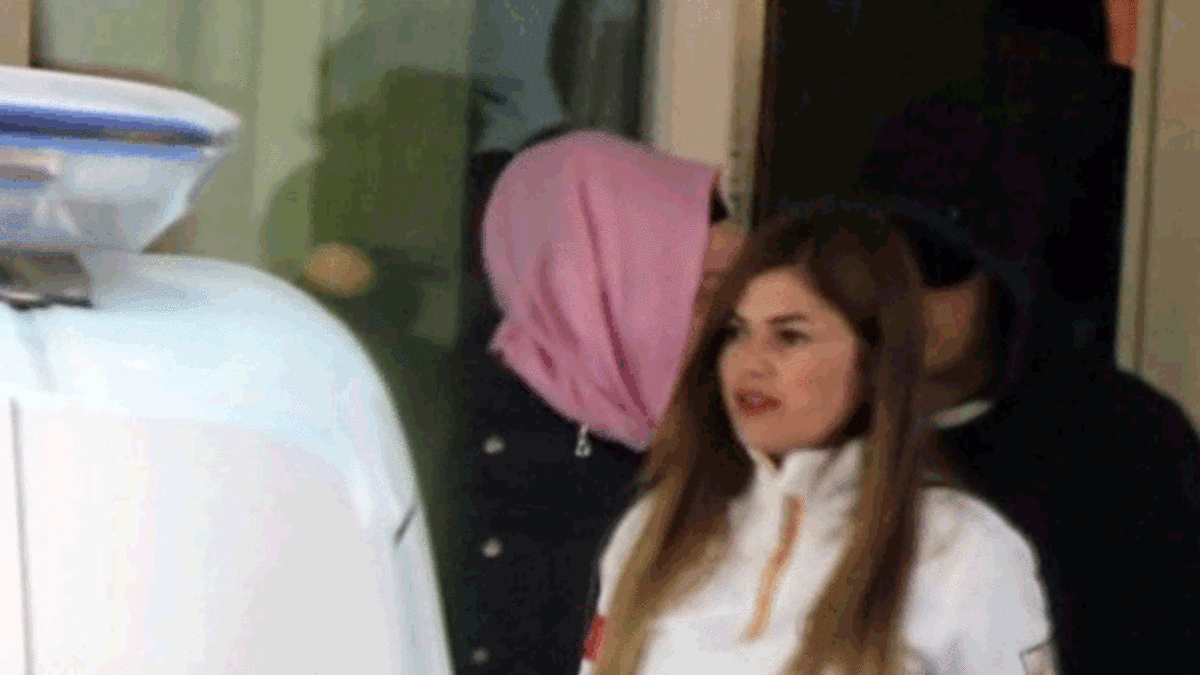 Kız yurdunda şoke eden olay! 4 kız aynı anda...