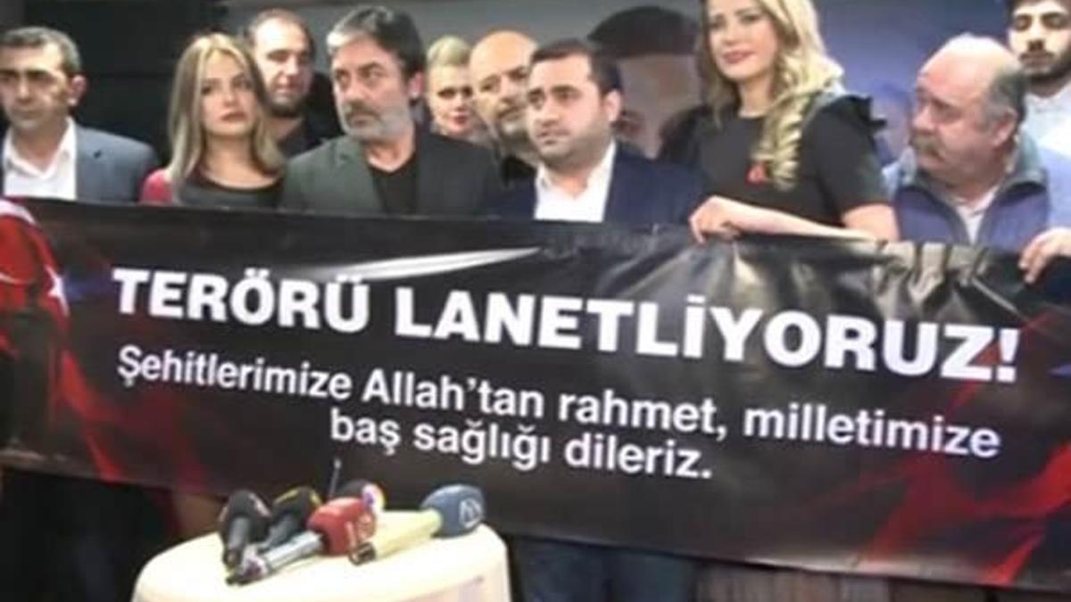 Galada 'Terörü Lanetliyoruz' pankartı!