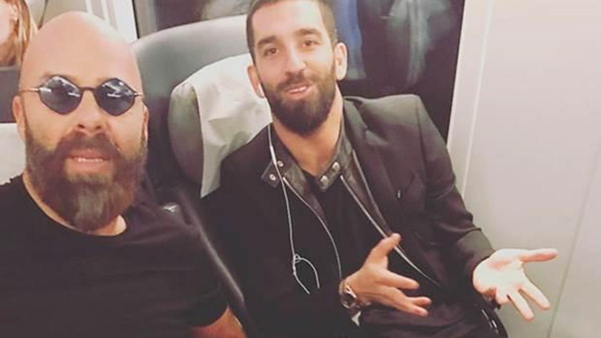 Arda Turan’ın çorapları paylaşıma damga vurdu