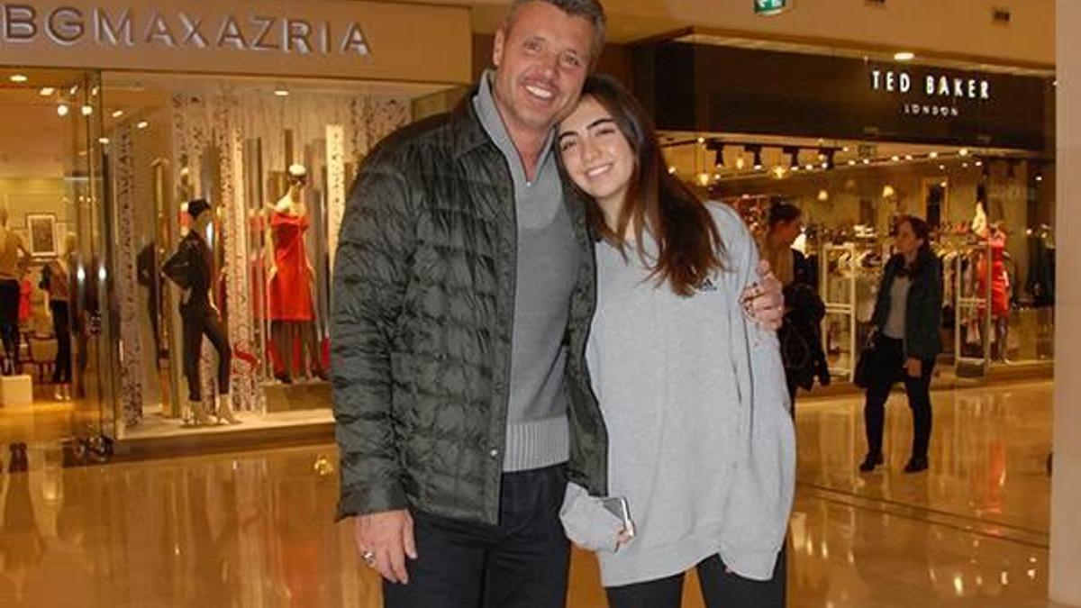 Kızıyla alışverişte