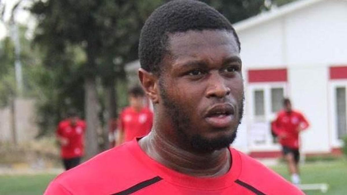 Balıkesirsporlu futbolcu Zeefuik, kupaları iade etti