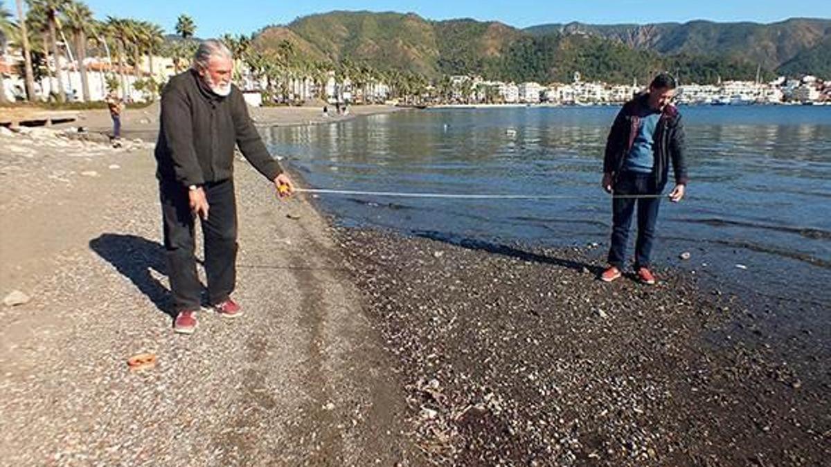 Marmaris'te deniz 4 metre çekildi