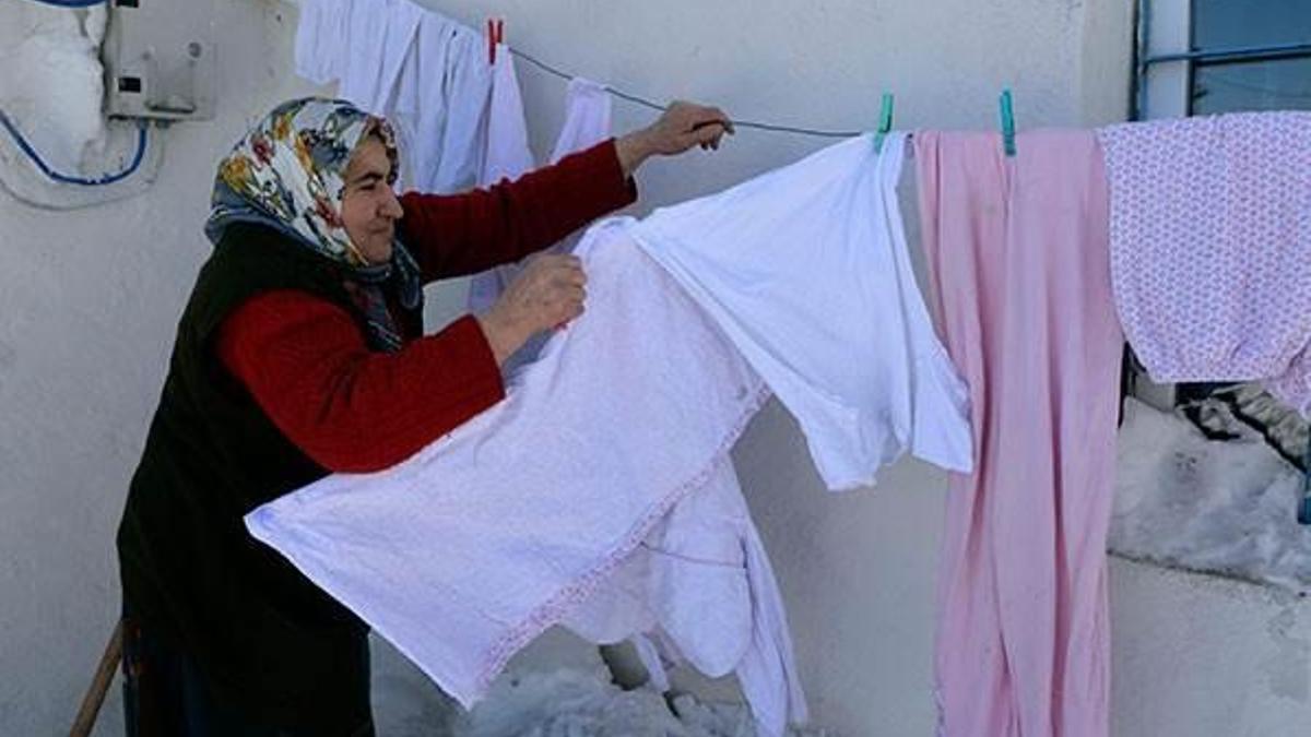 Ardahan’da çamaşırlar buz tuttu