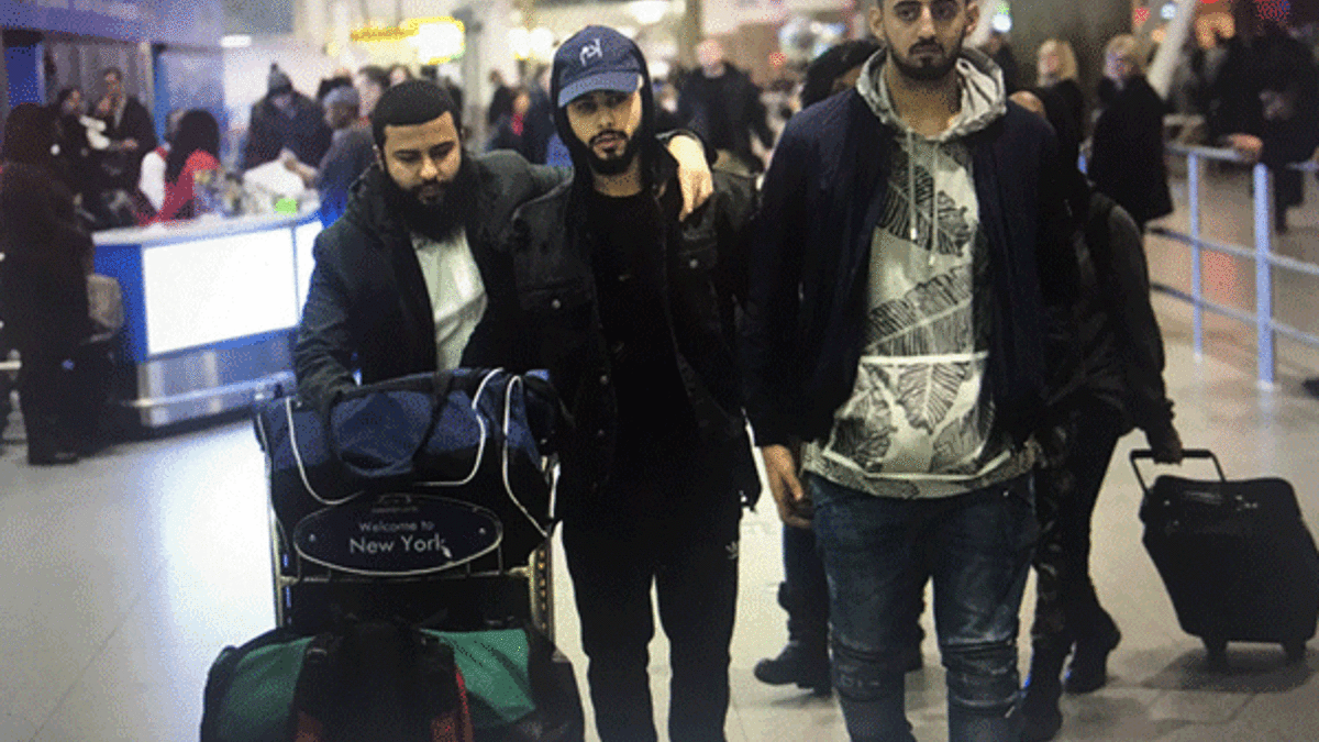 Arapça konuştuğu için uçaktan kovuldu