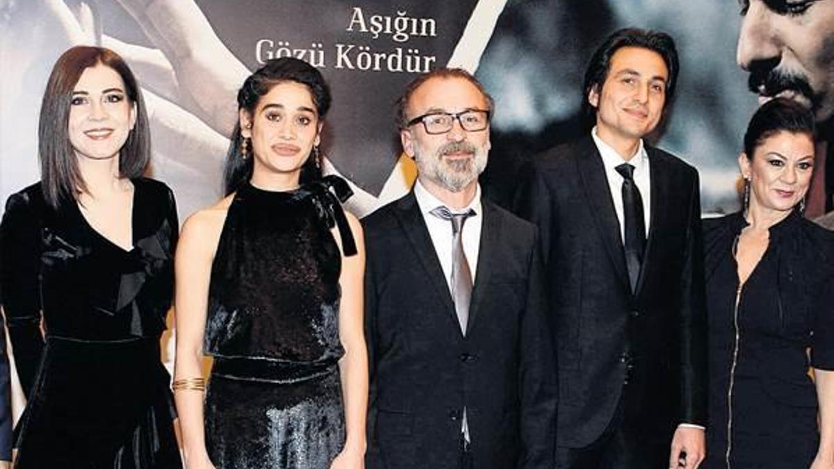 Babaannesini oynadı